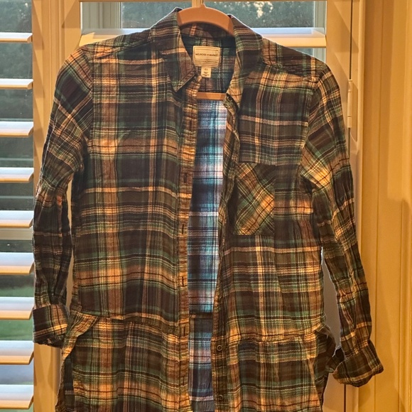 Lightweight plaid button front - Picture 2 of 3
